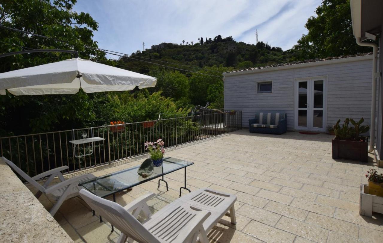 Casa Vacanze Irmino Garden Villa รากูซา ภายนอก รูปภาพ